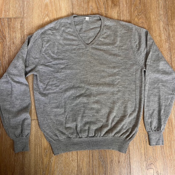 UNIQLO Pure New Wool V Neck Sweater Grey Long Sleeve Size M - Picture 3 of 7